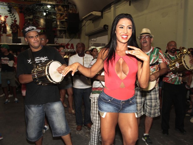 Gracyanne Barbosa em ensaio da X9-Paulistana em São Paulo (Foto: Paduardo/ Ag. News)