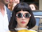 Lady Gaga exagera nos acessórios durante passeio em Nova York