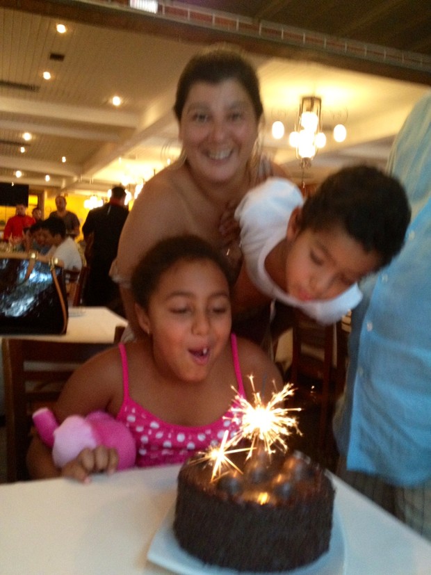 Zeca comemorou os 9 anos da sua fiha Maria Eduarda com almoço no Porcão (Foto: Divulgação)
