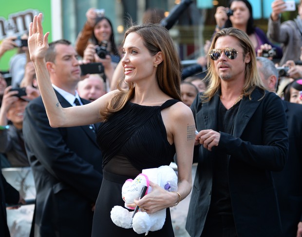Angelina Jolie na première do filme de Brad Pitt (Foto: Leon Neal/Agência AFP)