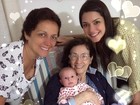 Thais Fersoza posta foto da filha, Melinda, com 'avó de coração'