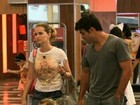 Fernanda Rodrigues passeia com filha e marido em shopping no Rio