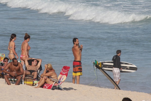 Paulinho Vilhena Surfa na Prainha (Foto: Fábio Martins/AgNews)