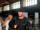 David Beckham embarca de volta a Londres após temporada no Brasil