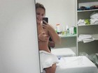 Recuperando de cirurgia plástica, Paulinha faz topless em foto na clínica