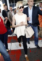 Look do dia: Sienna Miller usa bolsa de R$ 597 e visual básico em Cannes
