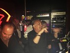 Galvão Bueno 'ataca de DJ' em boate em Saint-Tropez