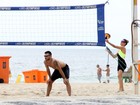 Fernanda Lima e Rodrigo Hilbert jogam vôlei juntos na praia