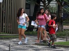Lívian Aragão passeia com amigas na Zona Sul do Rio