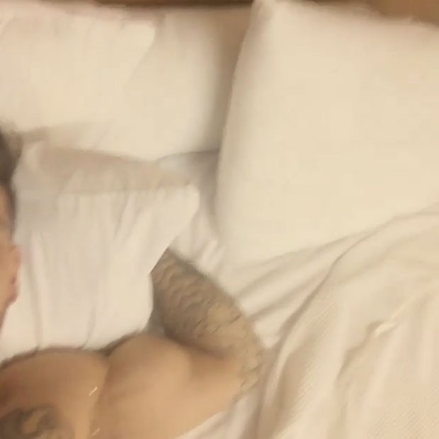 Lucas Lucco faz vídeo na cama e mostra que não tem ninguém a seu lado (Foto: Instagram)