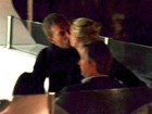 Gwyneth Paltrow comemora aniversário aos beijos com o marido
