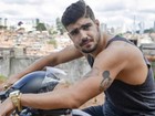 Caio Castro muda o visual para 'I love Paraisópolis'