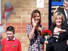 Kate Middleton exibe barriguinha de grávida bem saliente em evento