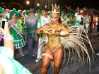 Viviane Araújo desfila como rainha de bateria da Mancha Verde