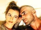 Careca, Adam Levine posa para selfie com Behati Prinsloo