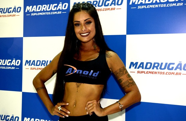 Aline Riscado na Arnold Brasil (Foto: Roberto Teixeira / EGO)