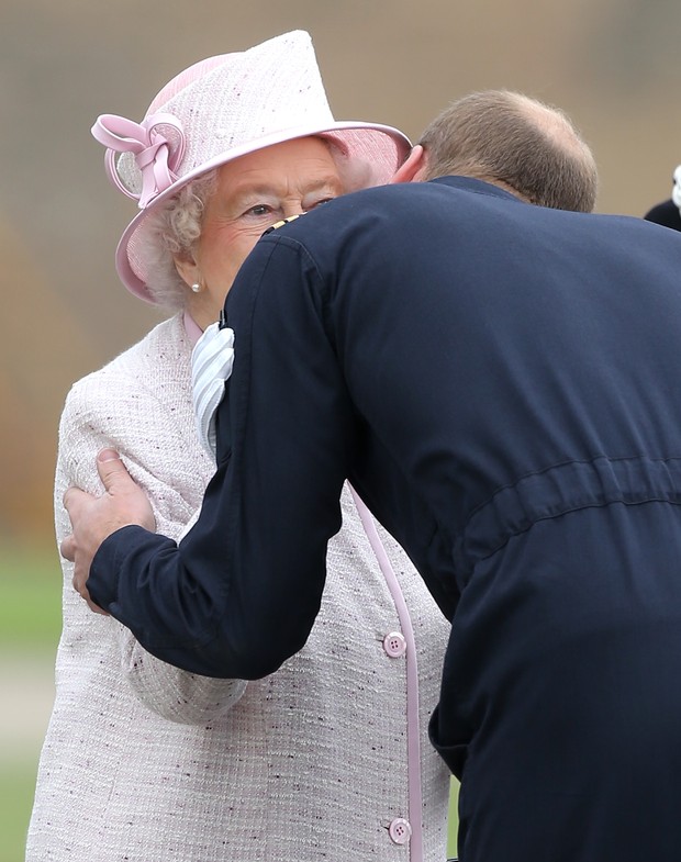 Rainha Elizabeth II e príncipe William (Foto: Getty Images)