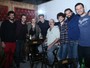 Elenco de 'Liberdade, Liberdade' faz festa de despedida em bar no Rio