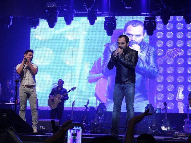 Zezé Di Camargo e Luciano em show no Rio (Foto: Alex Palarea/ Ag. News)