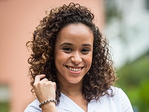 Mari Oliveira é Vera, aluna do Colégio Leal Brazil, na nova temporada de Malhação (Foto: João Cotta / TV Globo)