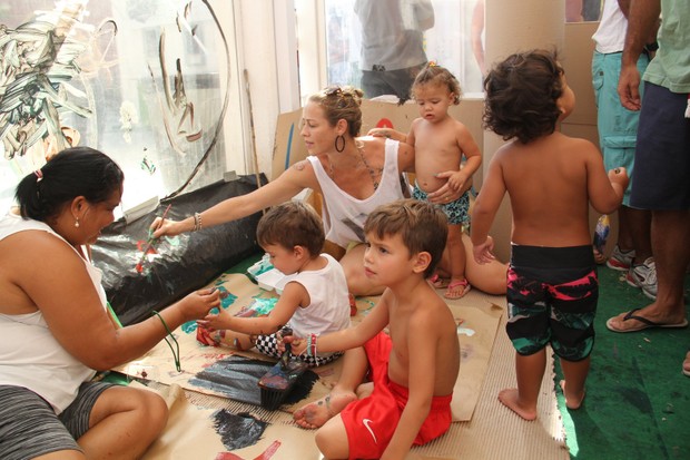 Luana Piovani e filhos (Foto: Wallace Barbosa/AgNews)
