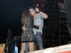 Luan Santana tira fã para dançar com ele no palco