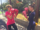 Marina Ruy Barbosa mostra aula de muay thai com Luma Costa