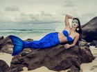 Laura Keller vira sereia sexy em ensaio e mostra o corpão