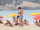 Marc Jacobs e Harry Louis namoram na praia de Ipanema, no Rio