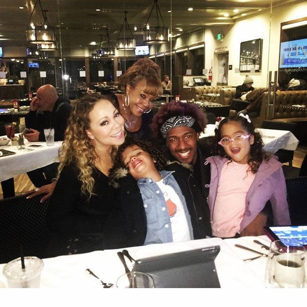 Mariah Carey janta com ex-marido e os filhos (Foto: Instagram / Reprodução)