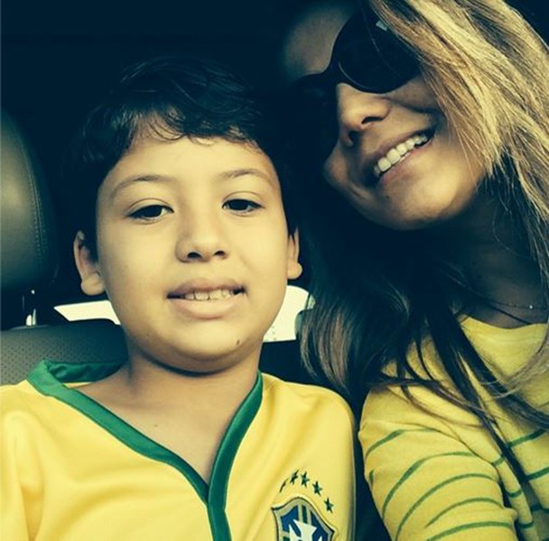 Nivea Stelmann e filho em clima de copa do mundo (Foto: Instagram / Reprodução)