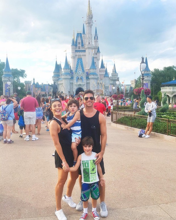 Juliana Paes viaja com os filhos e o marido (Foto: Instagram / Reprodução)