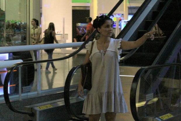 Patrícia França em shopping do Rio (Foto: Johnson Parraguez / Foto Rio News)