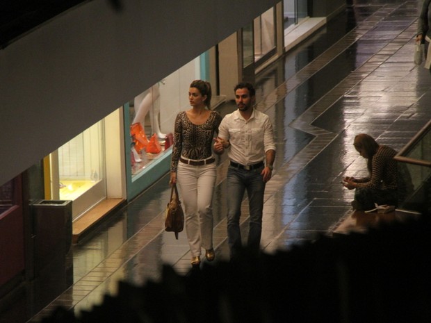 Kelly Key com o marido, Mico Freitas, em shopping no Rio (Foto: Daniel Delmiro/ Ag. News)