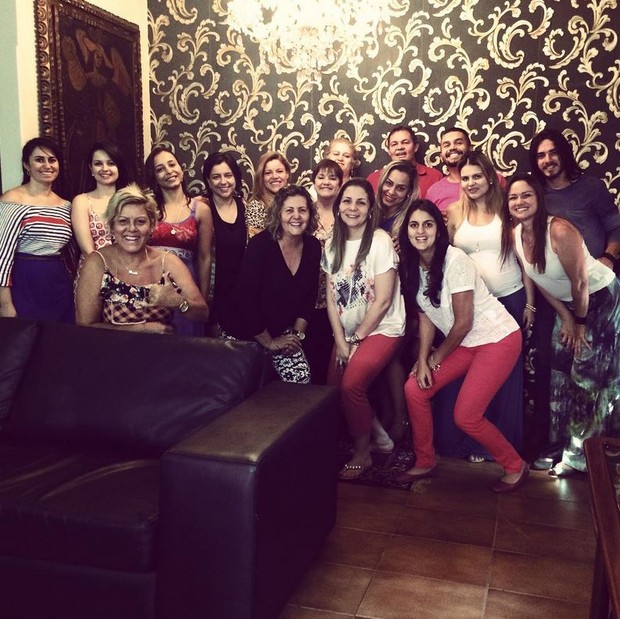 Fantine com fãs em show intimista em Goiânia (Foto: Reprodução/Instagram)
