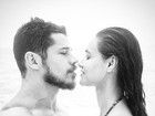 José Loreto posta foto em clima de intimidade com Débora Nascimento