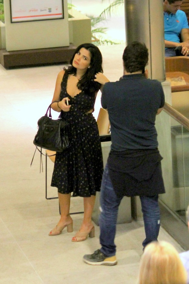 Vanessa Giacomo namora com Marido no Shopping  (Foto: AgNews  / AgNews)