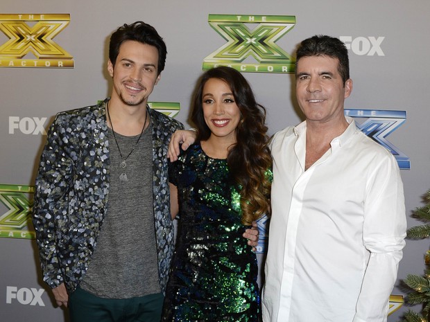Alex e Sierra com Simon Cowell em festa do ‘The X Factor’ em Los Angeles, nos Estados Unidos (Foto: Kevork Djansezian/ Reuters)