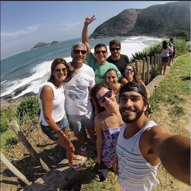 Deborah Secco com o namorado e amigos (Foto: Reprodução/Instagram)