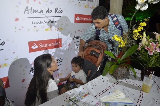 Cynthia Howlett lança livro no Rio (Foto: Leo Marinho / AgNews)