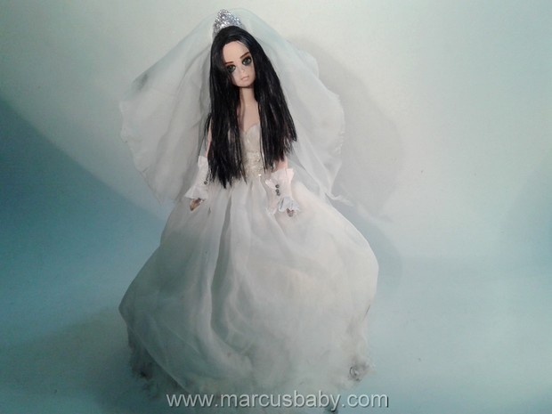 Versão boneca de Marina Ruy Barbosa como a Malvina de Amorteamo (Foto: Divulgação)