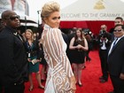 Sem calcinha? Paris Hilton ousa com vestido para o Grammy Awards