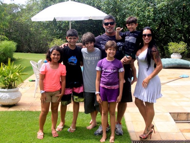 Alexandre Frota com a família a mulher (Foto: Divulgação/Divulgação)