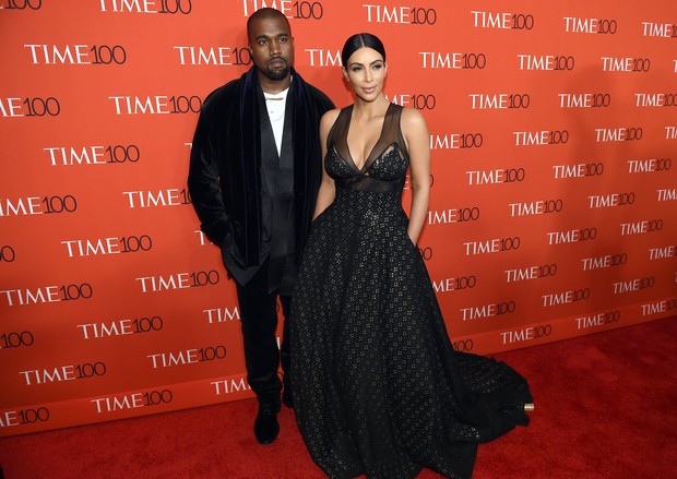 Kim Kardashian e Kanye West em festa da revista “TIME” em Nova York, nos Estados Unidos (Foto: Timothy A. Clary/ AFP)