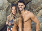 Nicole Bahls posa de maiô com o namorado, Marcelo Bimbi