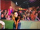 Selena Gomez é assediada por fãs no Canadá