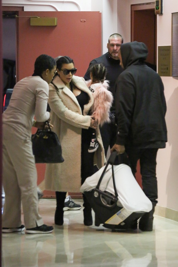 Kim Kardashian com North West (Foto: AKM-GSI )
