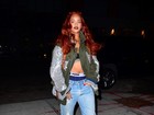 Rihanna deixa cueca à mostra durante jantar em Nova York