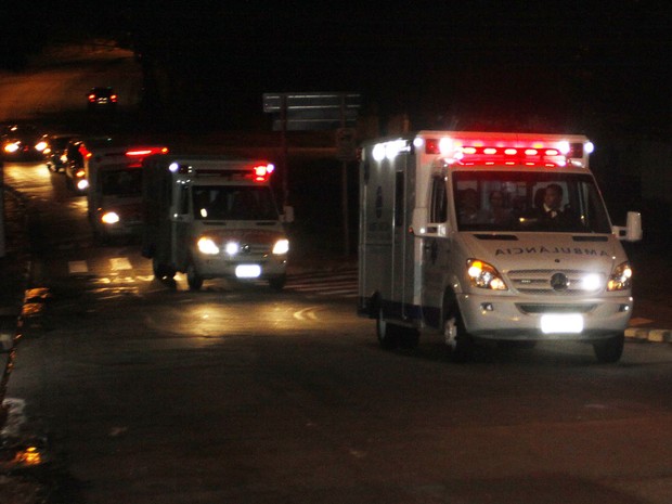 Ambulâncias de Luciano Huck e Angélica chegam a hospital em São Paulo (Foto: Celso Tavares/ EGO)