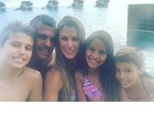 Vítor Belfort e Joana Prado curtem férias em família